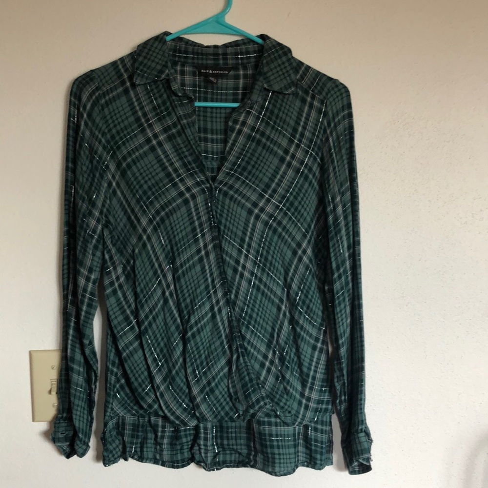 Women’s shirt, like new.
